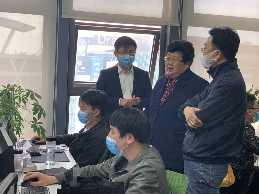 寶山區區領導一行蒞臨邁維動漫調研企業復工復產情況(圖6) 寶山區區領導一行蒞臨邁維動漫調研企業復工復產情況(圖6)