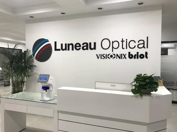 熱烈祝賀上海邁維動漫與寧波路尼奧光學設備有限公司成功簽約，共同開啟電腦驗光儀設備展示三維動畫的制作之旅！(圖1)